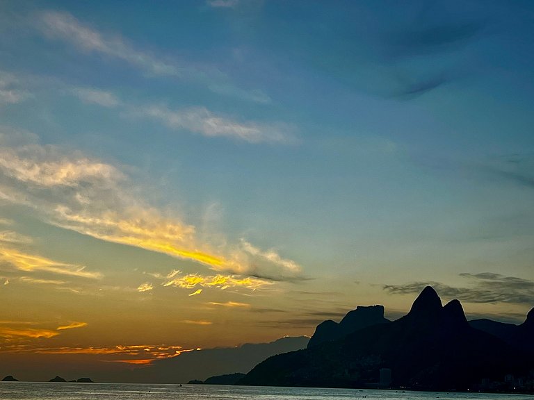 Próximo ao Copacabana Palace Posto 3 CM29-701