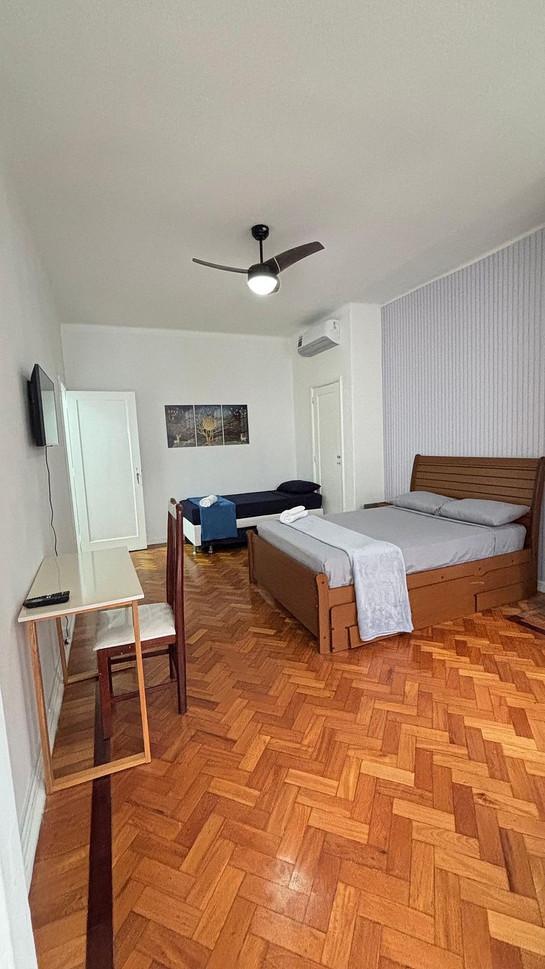 Amplo com 2 Quartos a 2 minutos da Praia