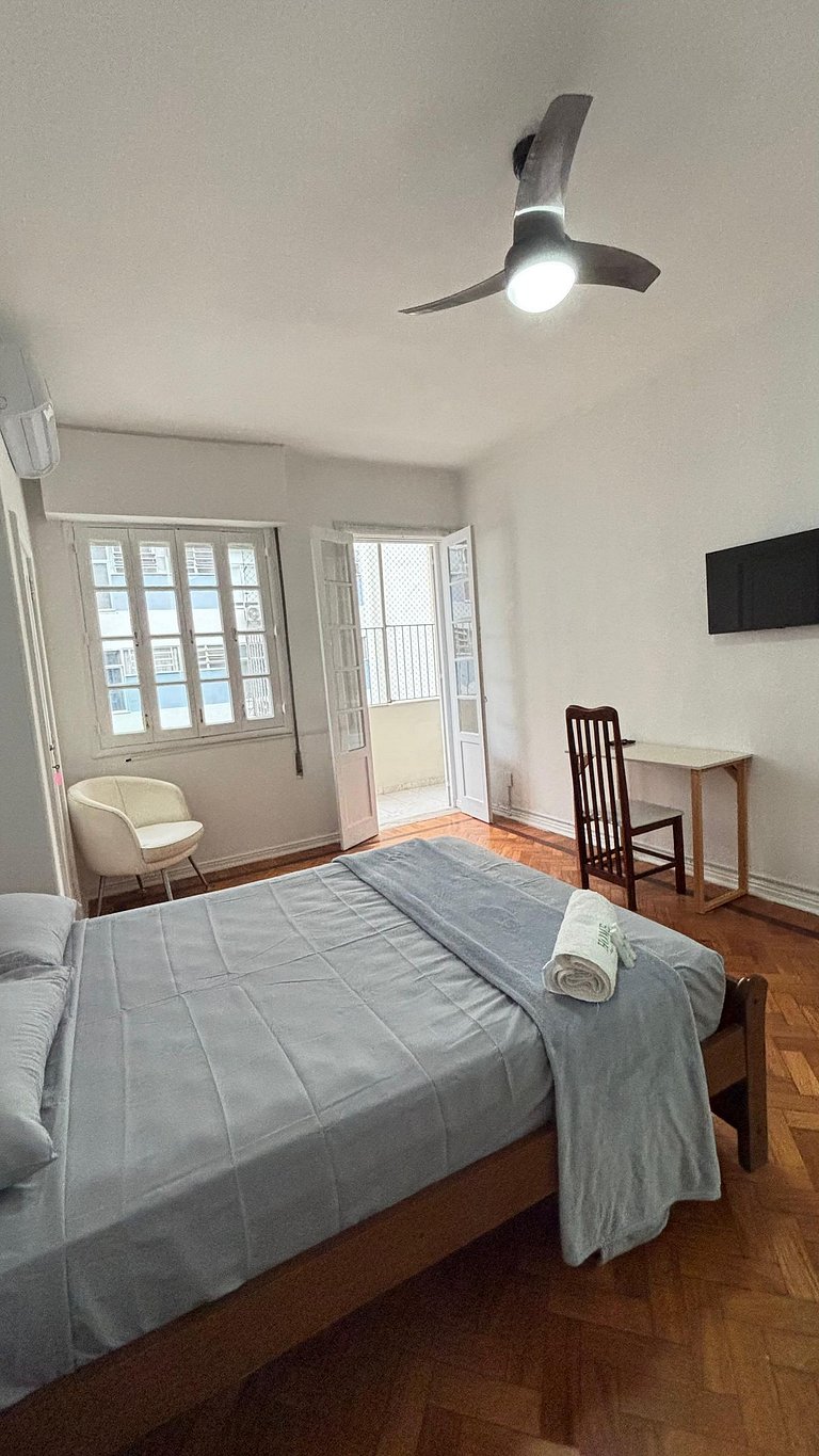 Amplo com 2 Quartos a 2 minutos da Praia