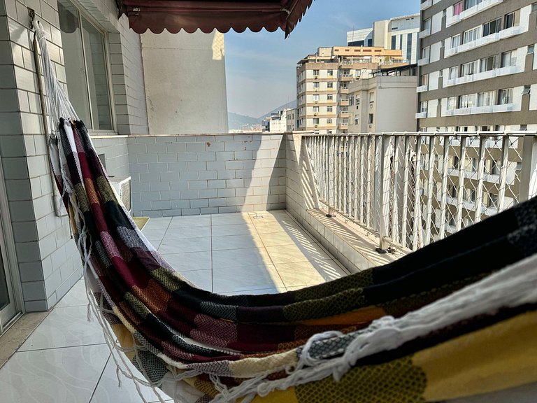 Com Varanda e Comodidade no Flamengo MA181-902