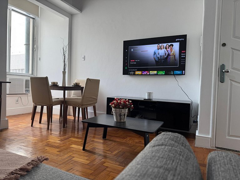 Conforto a 50 metros da Praia Posto 6