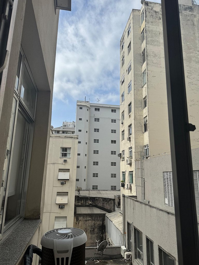 Conforto a 50 metros da Praia Posto 6