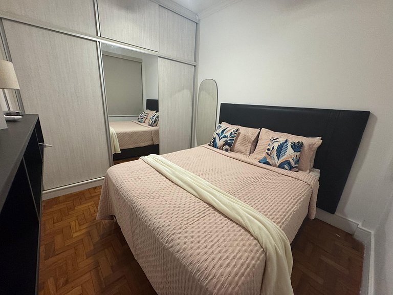 Conforto a 50 metros da Praia Posto 6