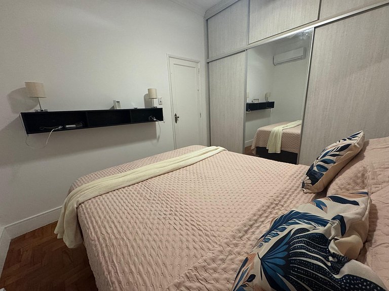 Conforto a 50 metros da Praia Posto 6