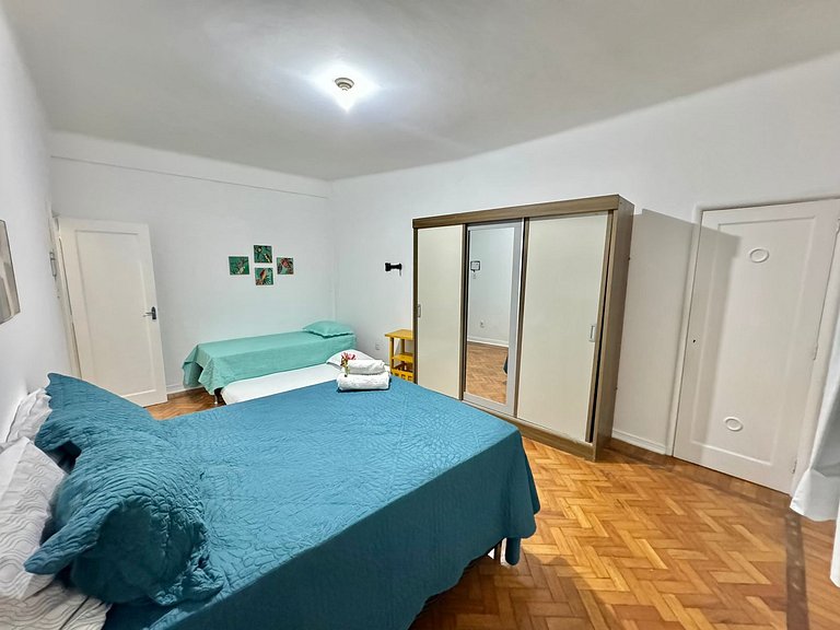 Amplo e Familiar a 50 Metros Praia