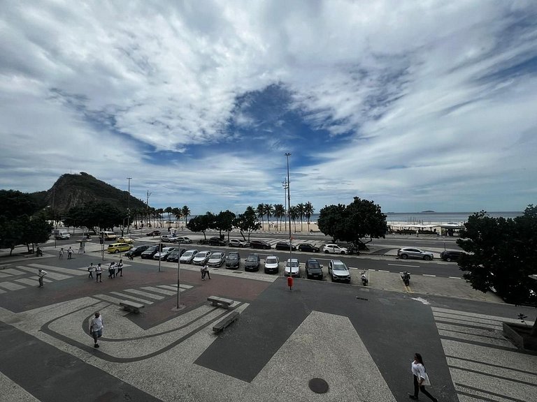 Em Frente a Praia 2 Quartos no Leme