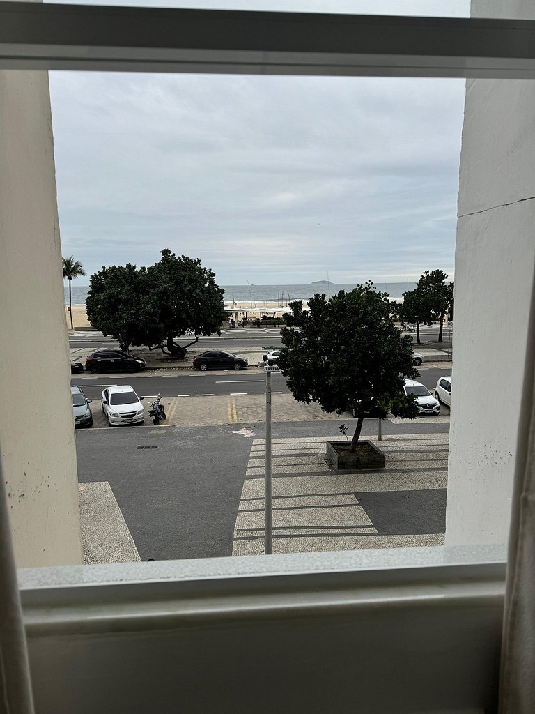 Em Frente a Praia 2 Quartos no Leme