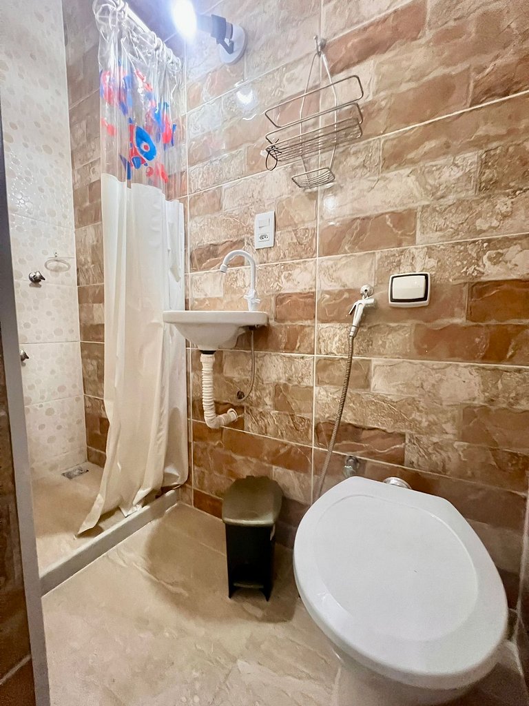 2 Quartos 8 Pessoas a 3 minutos da Praia