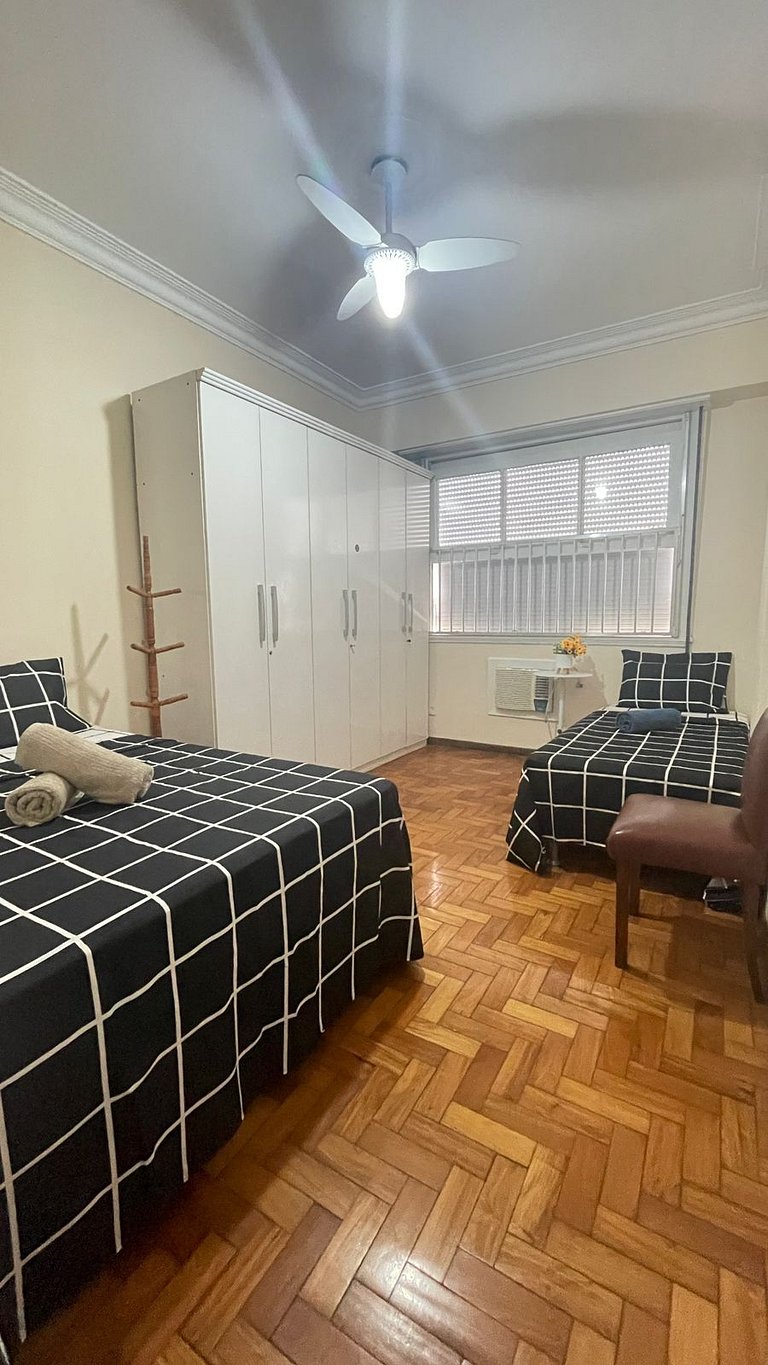 2 Quartos 8 Pessoas a 3 minutos da Praia