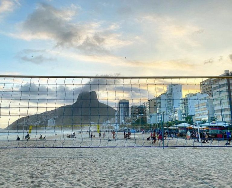 Vista Mar 2 Quart 2 Banheiros na Gloria AS232-802