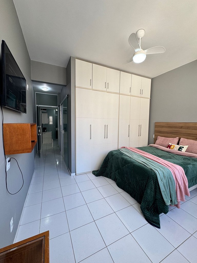 Na Quadra da Praia com 2 Suites
