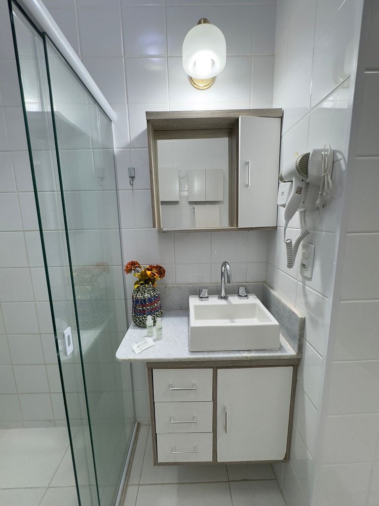Na Quadra da Praia com 2 Suites