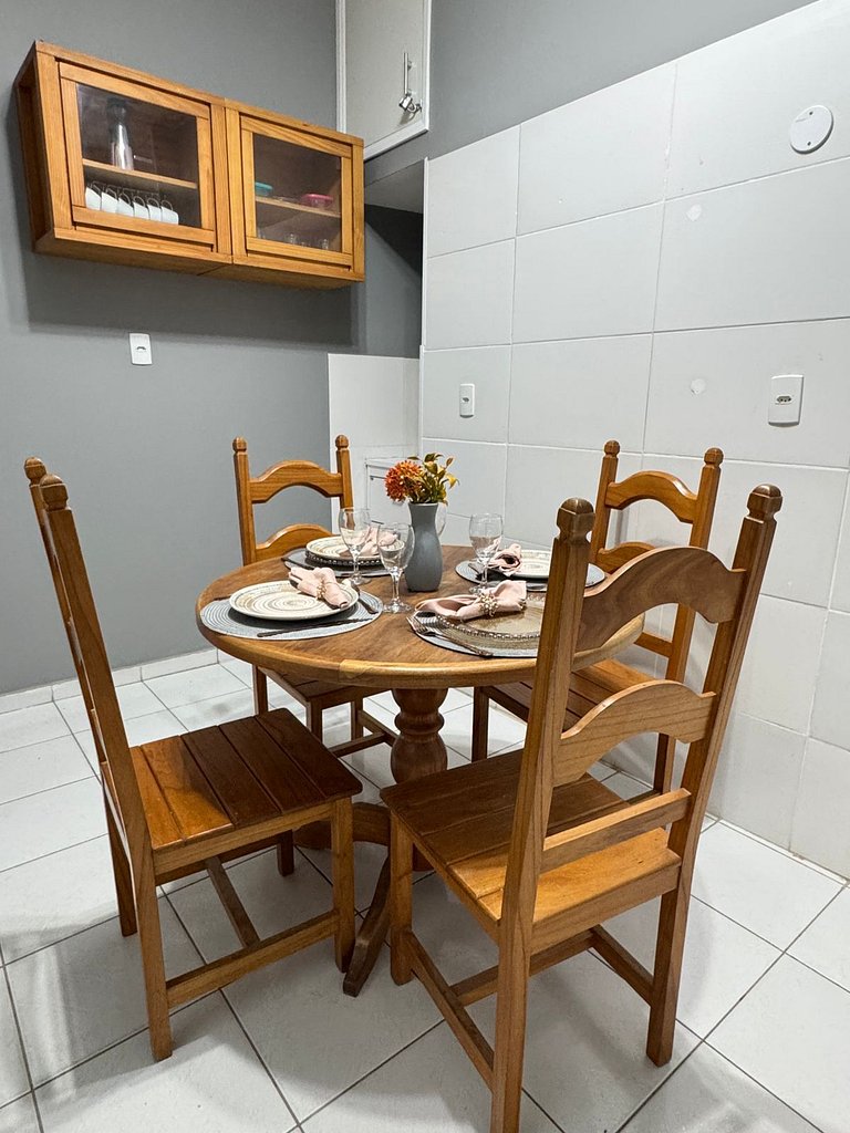 Na Quadra da Praia com 2 Suites