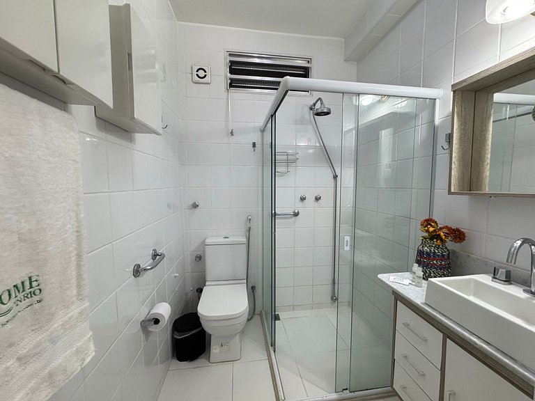Na Quadra da Praia com 2 Suites