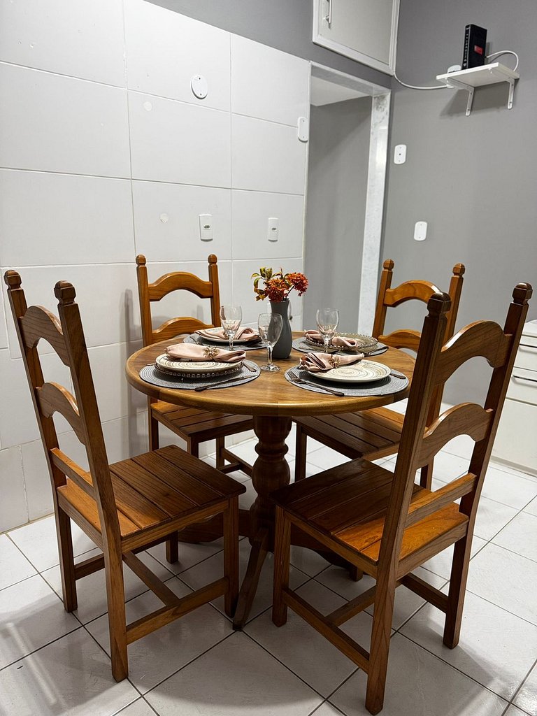 Na Quadra da Praia com 2 Suites