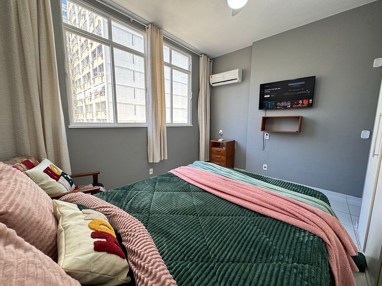 Na Quadra da Praia com 2 Suites