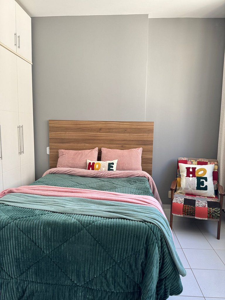 Na Quadra da Praia com 2 Suites
