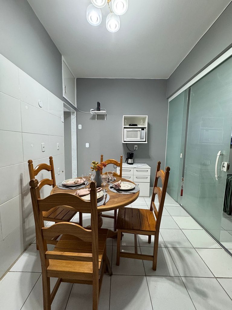 Na Quadra da Praia com 2 Suites