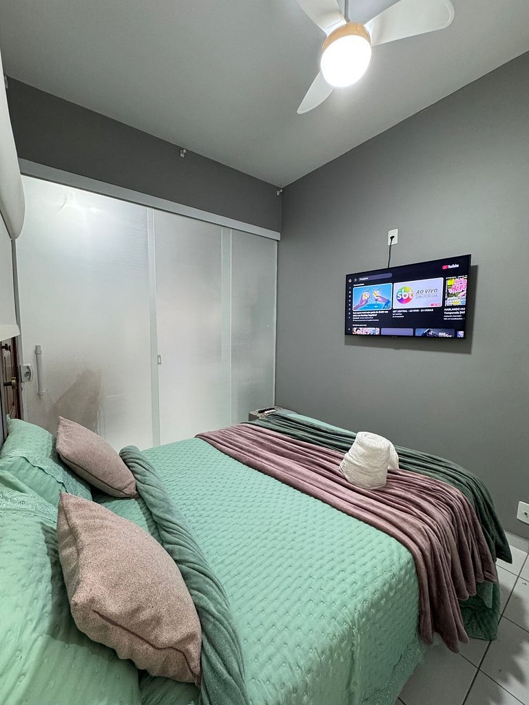 Na Quadra da Praia com 2 Suites