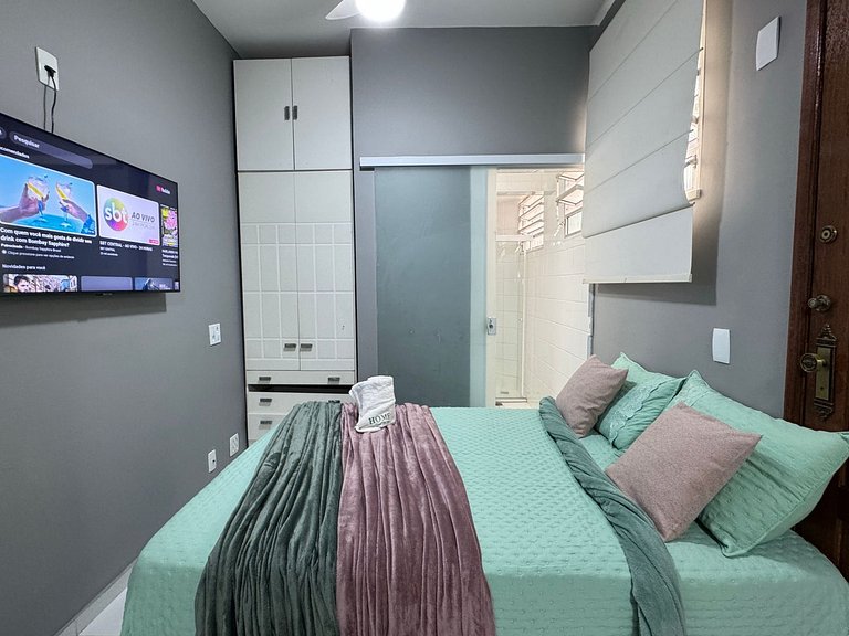 Na Quadra da Praia com 2 Suites