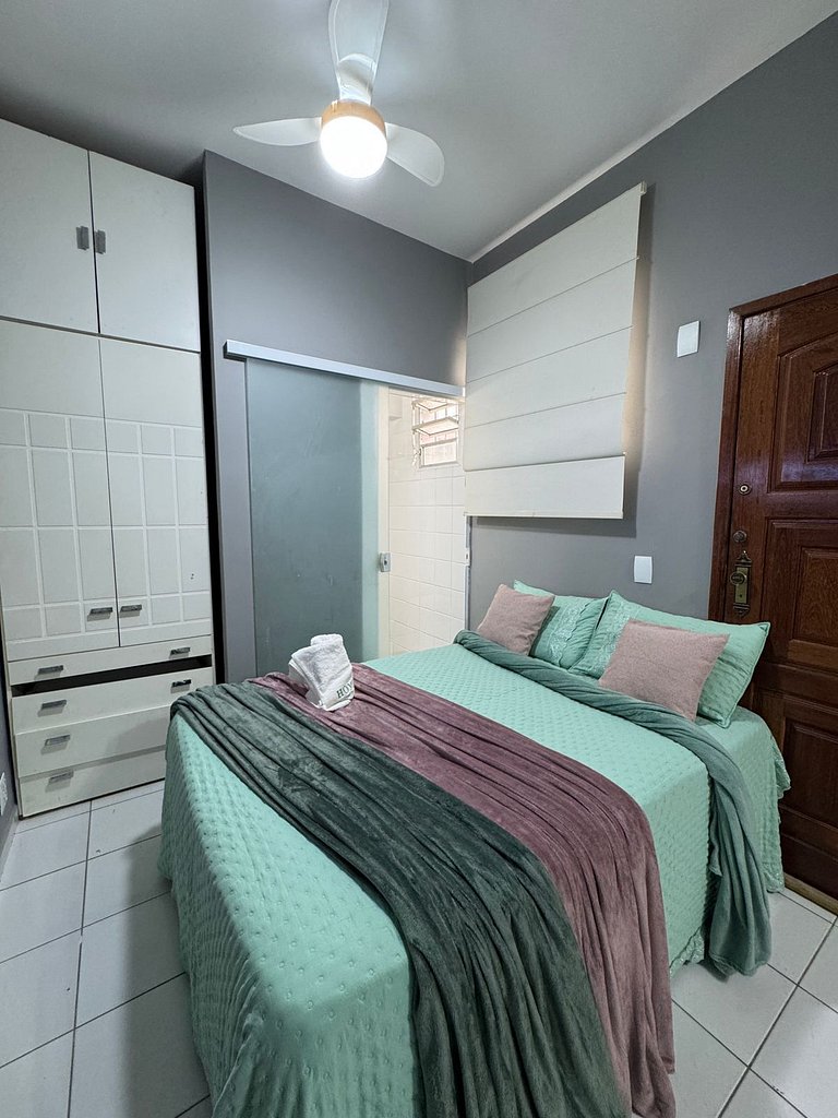 Na Quadra da Praia com 2 Suites