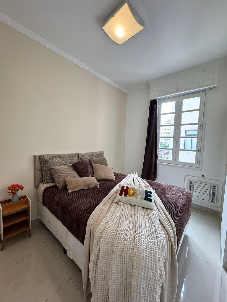 Vista Mar 2 Quartos 2 Banheiros na Gloria AS232-8