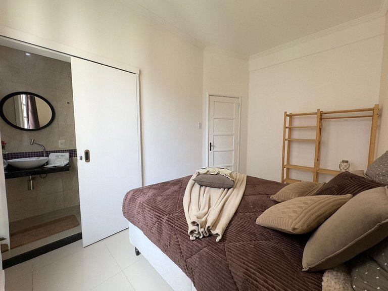 Vista Mar 2 Quartos 2 Banheiros na Gloria AS232-8