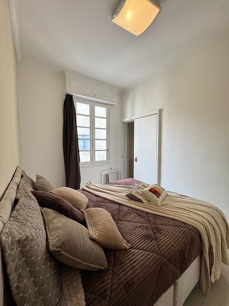 Vista Mar 2 Quartos 2 Banheiros na Gloria AS232-8