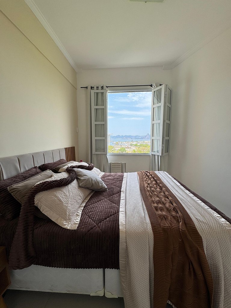 Vista Mar 2 Quartos 2 Banheiros na Gloria AS232-8