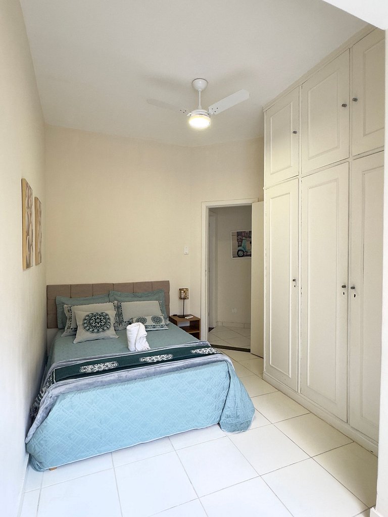 Espaçoso com 2 quartos 3 Minutos da Praia