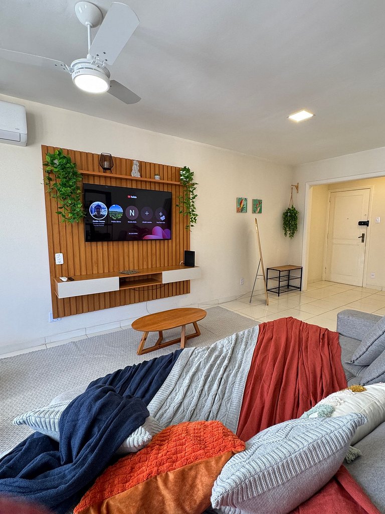 Espaçoso com 2 quartos 3 Minutos da Praia