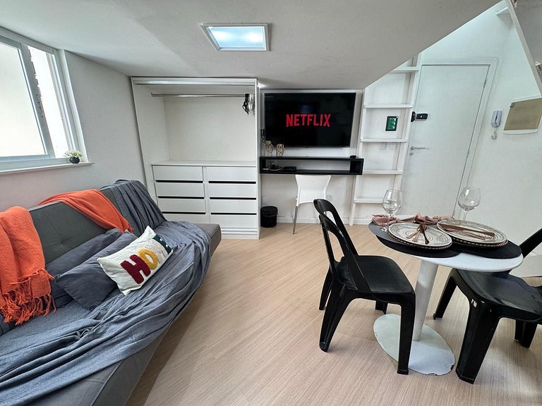 Estúdio Com Mesanino 2 minutos da Praia 236-306