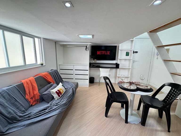 Estúdio Com Mesanino 2 minutos da Praia 236-306