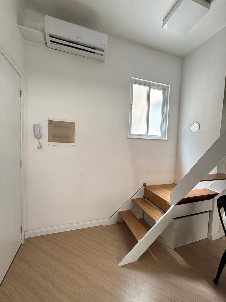 Estúdio Com Mesanino 2 minutos da Praia 236-306