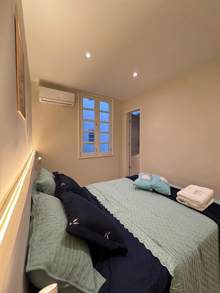 2 Quartos Vista Mar na Praça Paris Gloria 232-403