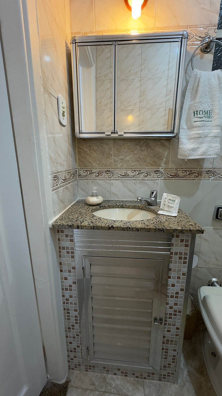 Estrutura Completa com 1 Suíte e Praia