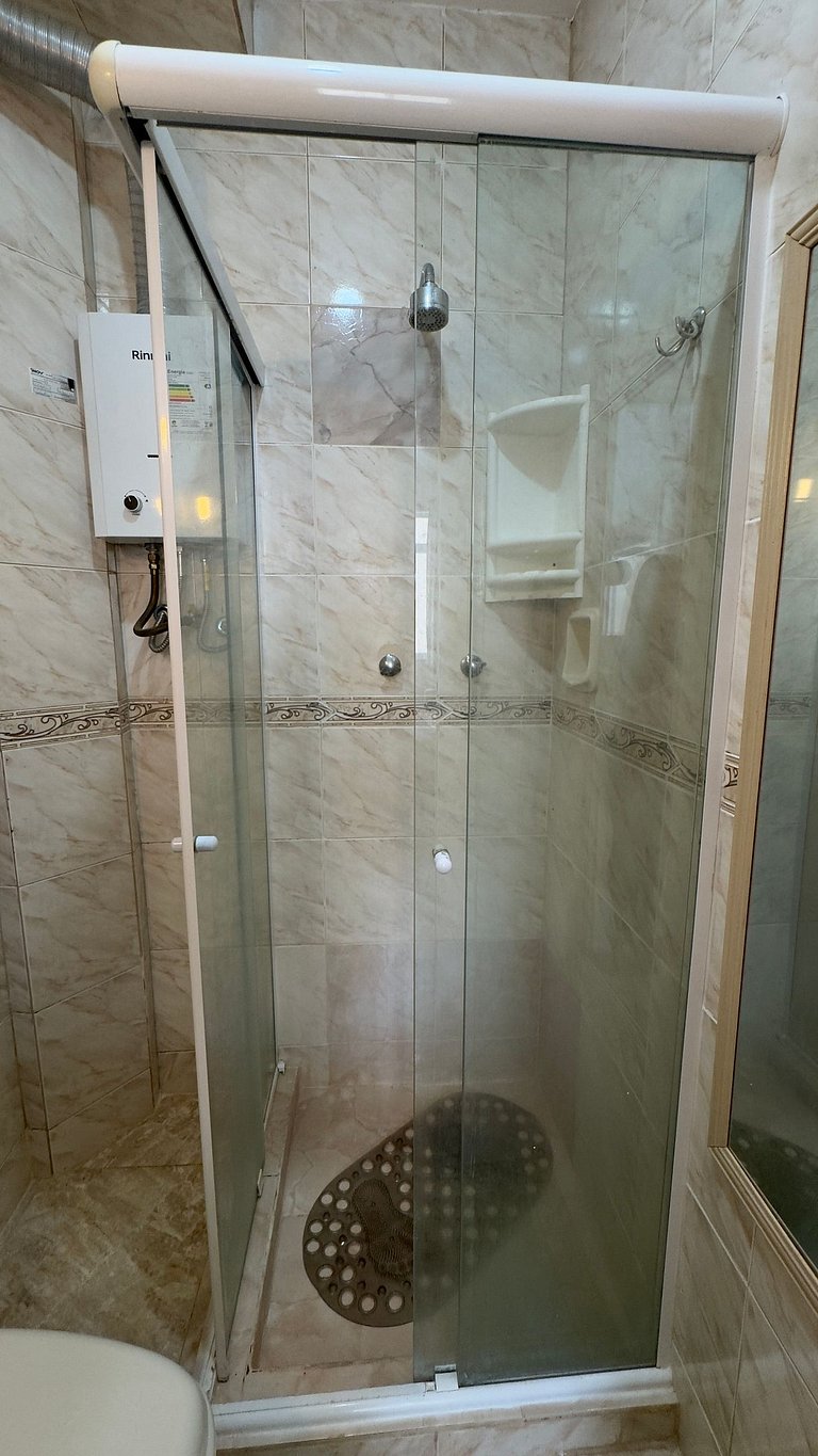 Estrutura Completa com 1 Suíte e Praia NSC1032-913