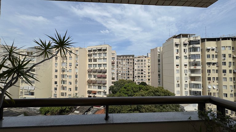 Flat com Piscina, Sauna e Estacionamento PL99-507