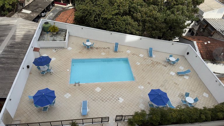 Flat com Piscina, Sauna e Estacionamento PL99-507