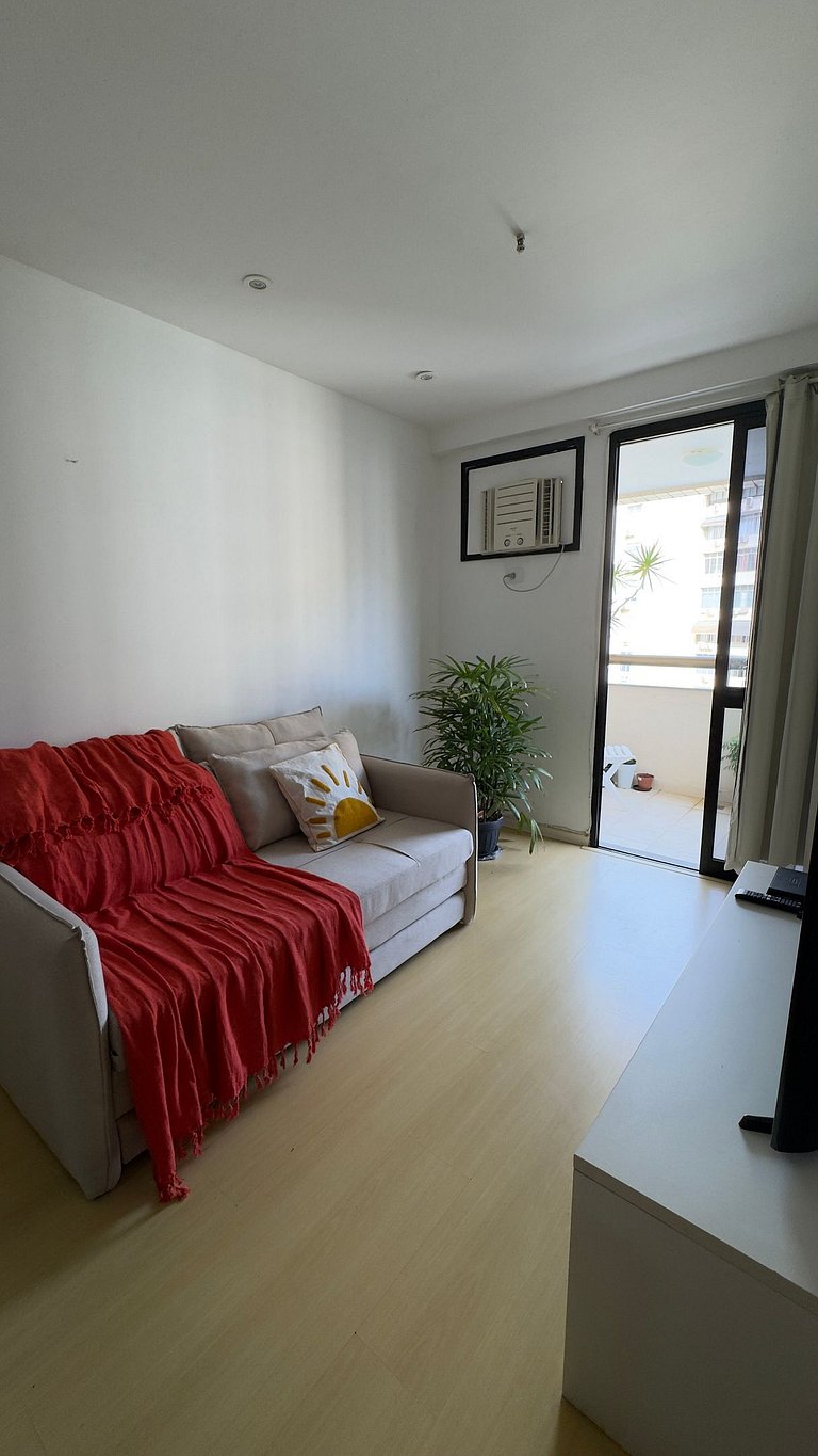 Flat com Piscina, Sauna e Estacionamento PL99-507