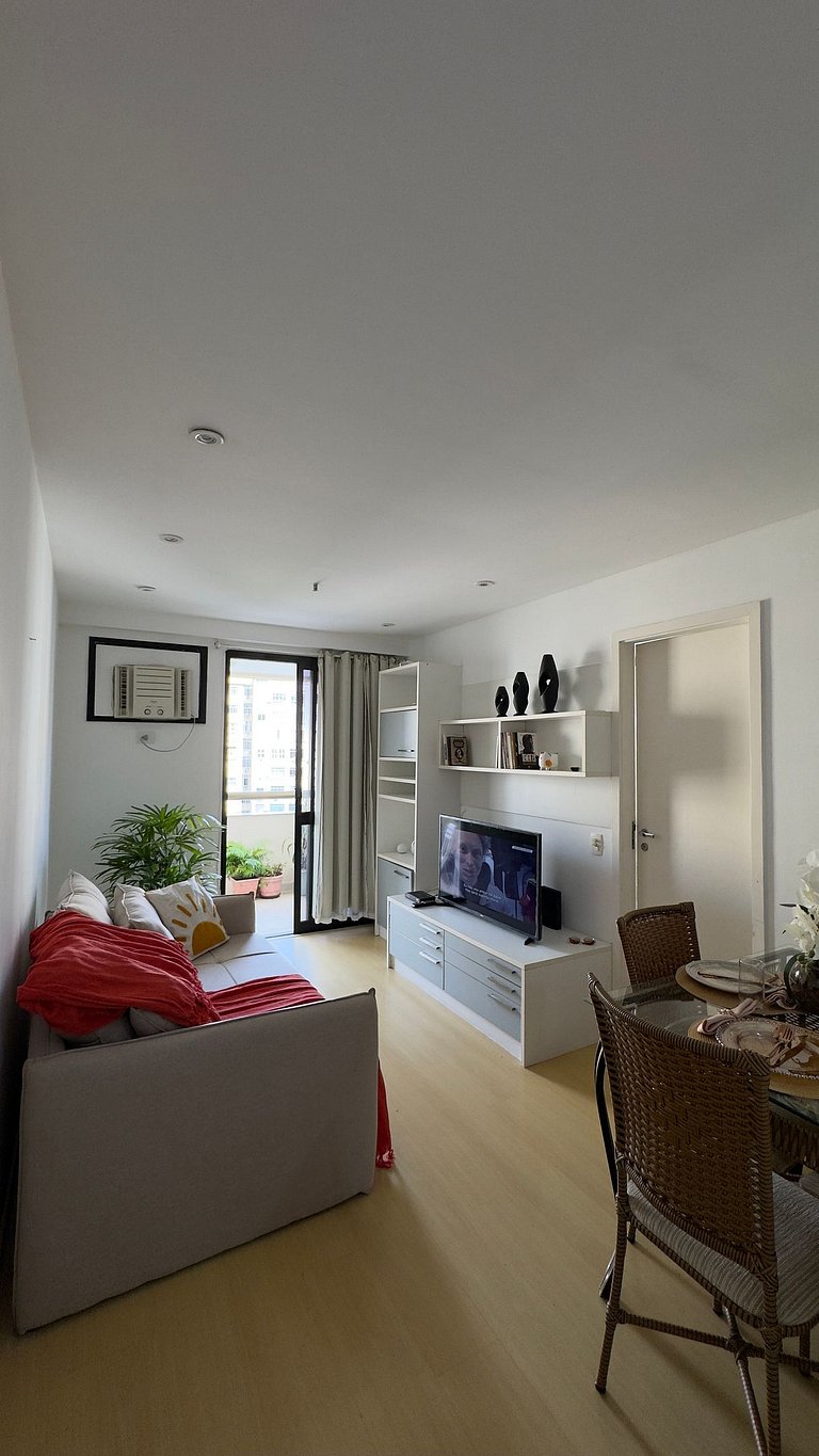 Flat com Piscina, Sauna e Estacionamento PL99-507