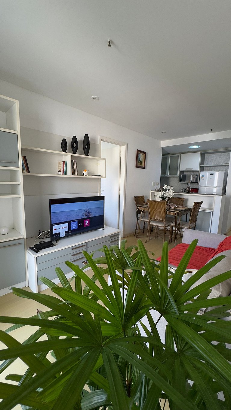 Flat com Piscina, Sauna e Estacionamento PL99-507