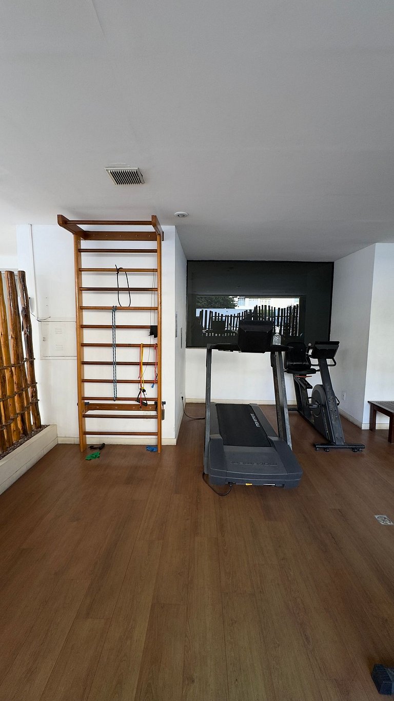 Flat com Piscina, Sauna e Estacionamento PL99-507