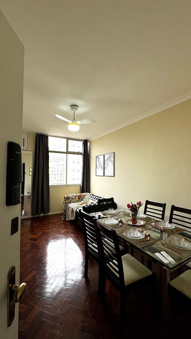 Amplo com 2 quartos e Estacionamento BI94-402