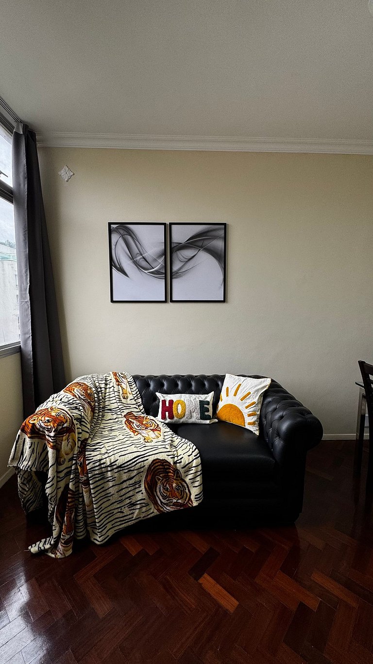 Amplo com 2 quartos e Estacionamento BI94-402