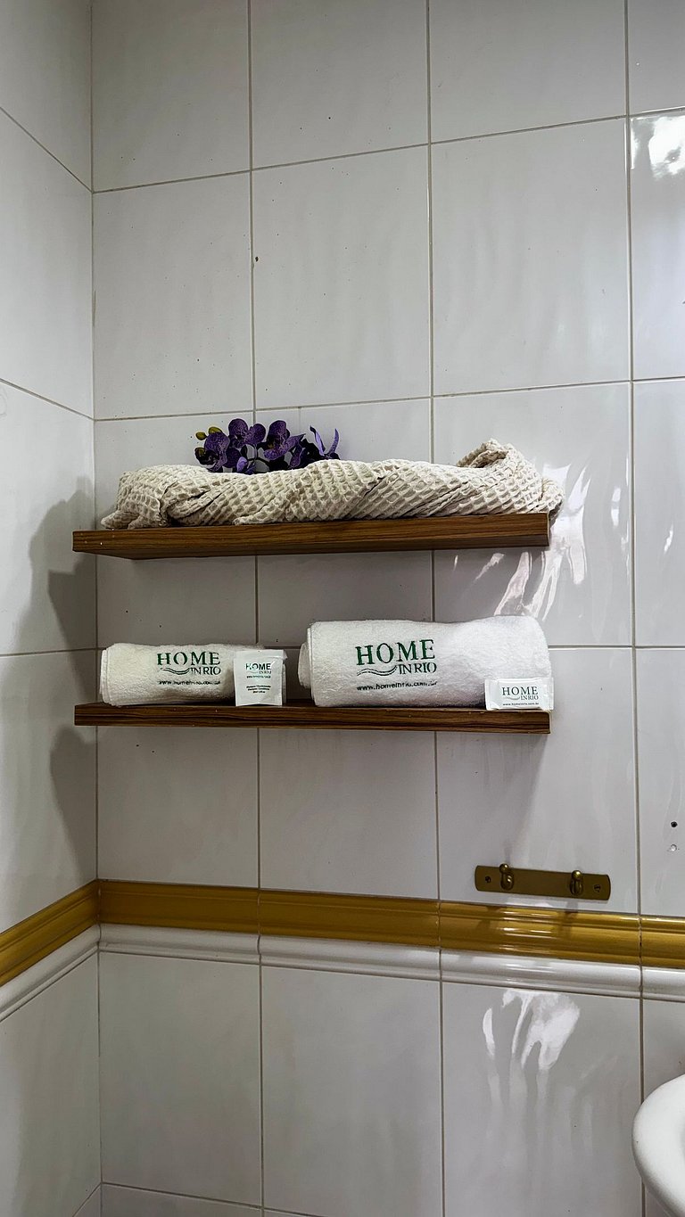 Amplo com 2 quartos e Estacionamento BI94-402