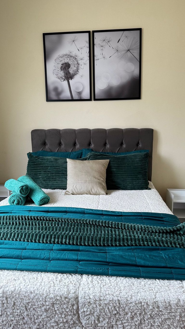 Amplo com 2 quartos e Estacionamento BI94-402