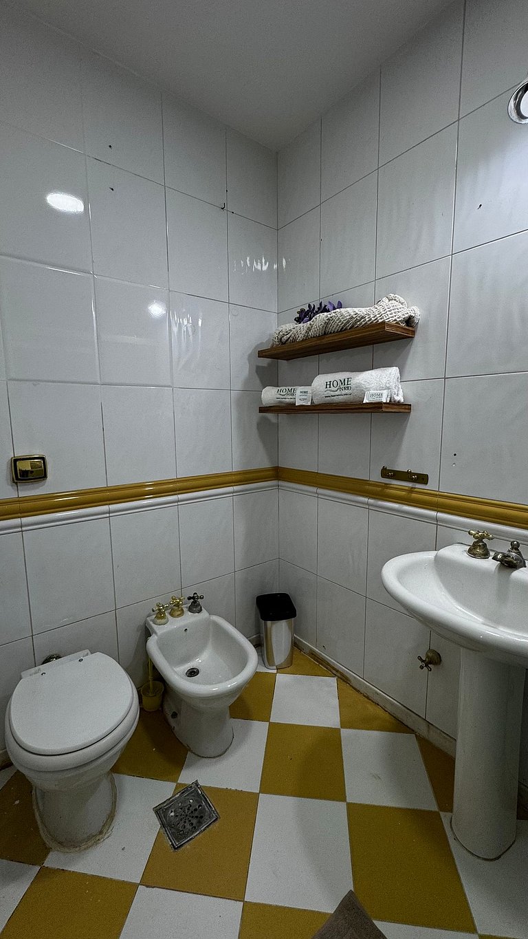 Amplo com 2 quartos e Estacionamento BI94-402