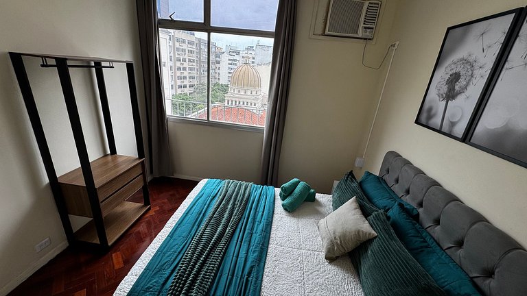 Amplo com 2 quartos e Estacionamento BI94-402