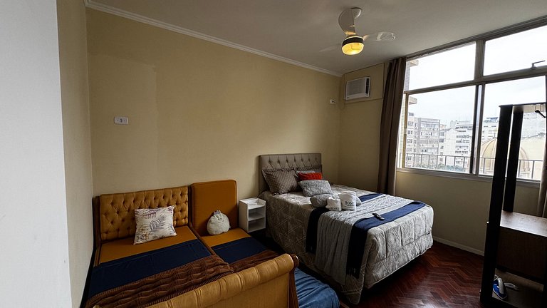 Amplo com 2 quartos e Estacionamento BI94-402